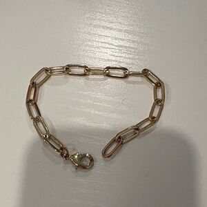 Elegant Gold Chain Bracelet